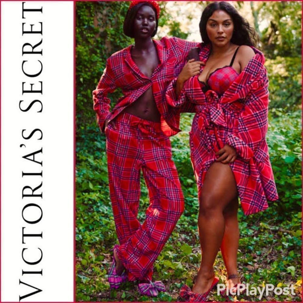 Victoria’s Secret Short Cozy Super Soft Fleece Red/Pink/Black Plaid Robe XS/S‎